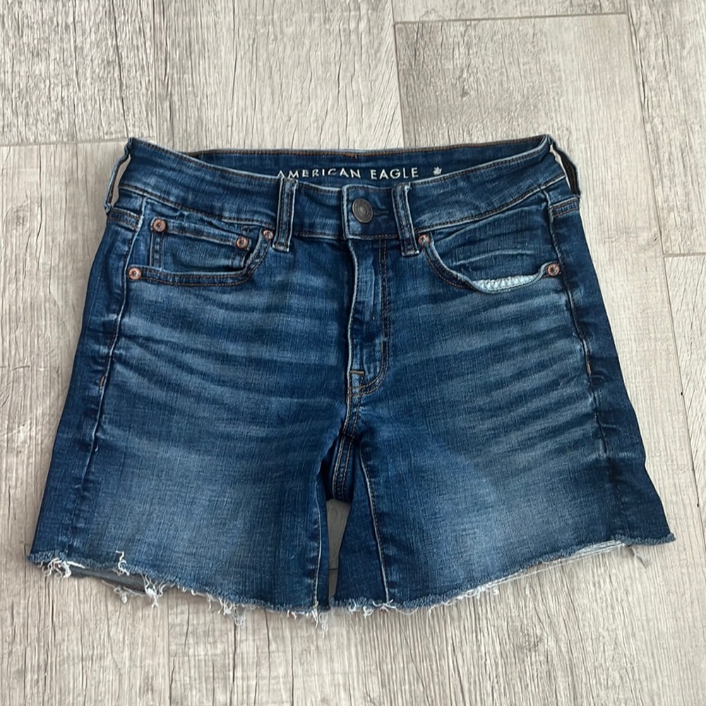 American Eagle Women Jean Shorts Midi Size: 6 Color: Blue - Picture 2 of 9